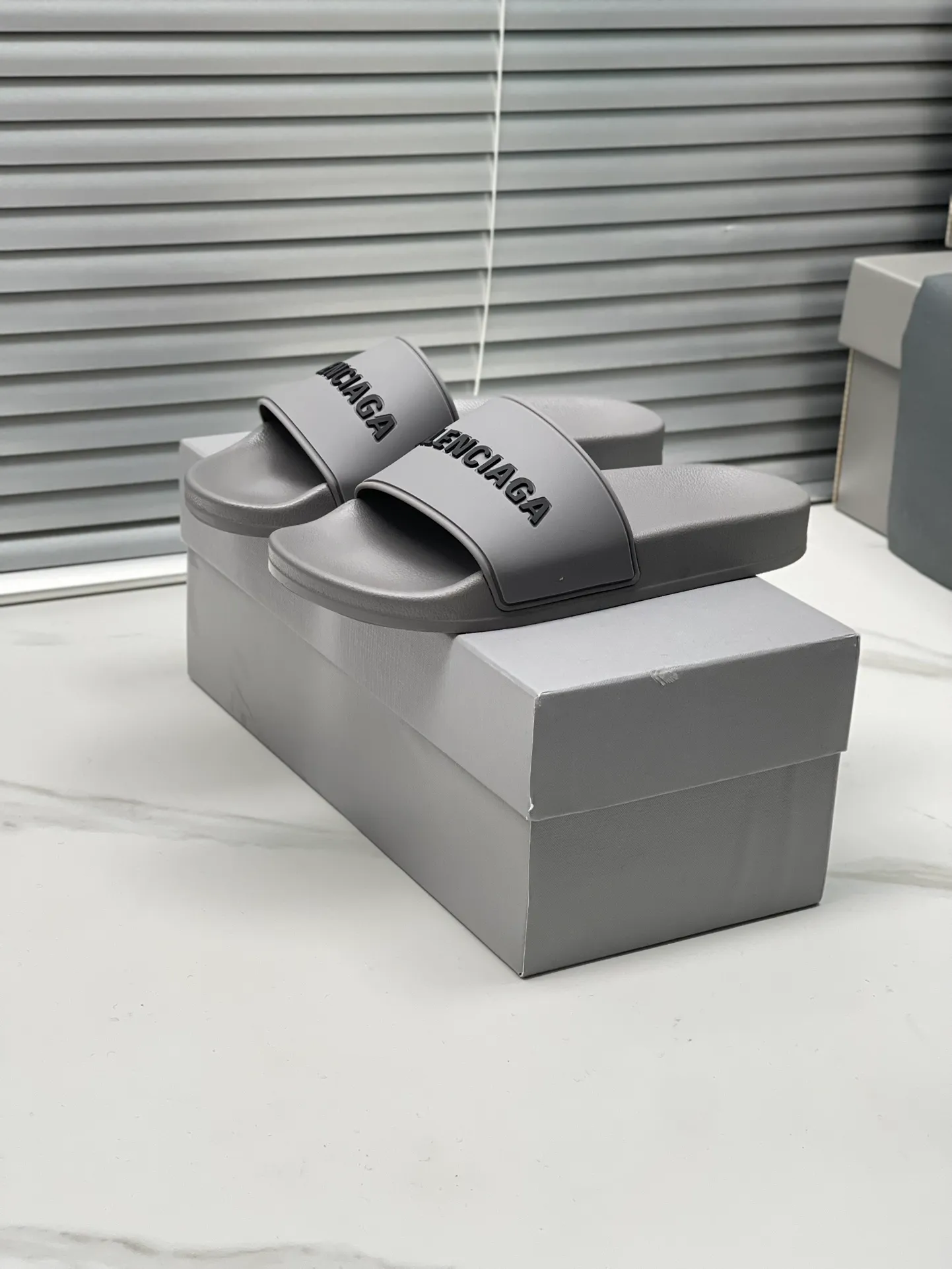 👟👟Ex-factory price 240👟👟 Women's Shoes Women's Clothing Balenciaga 2023 trendy slippers!  Balenciaga Political Campaign Latest Abrasive Development!  A favorite of European and American ladies, celebrities, and Internet celebrity girls. Exquisite uppers are hand-sewn and threaded. They are fluffy and soft, skin-friendly and soft, a must-have for summer. Fashionable but not overly ostentatious. Original natural rubber non-slip and wear-resistant sole. Size 35-40, 39-45 matching counter latest original packaging.